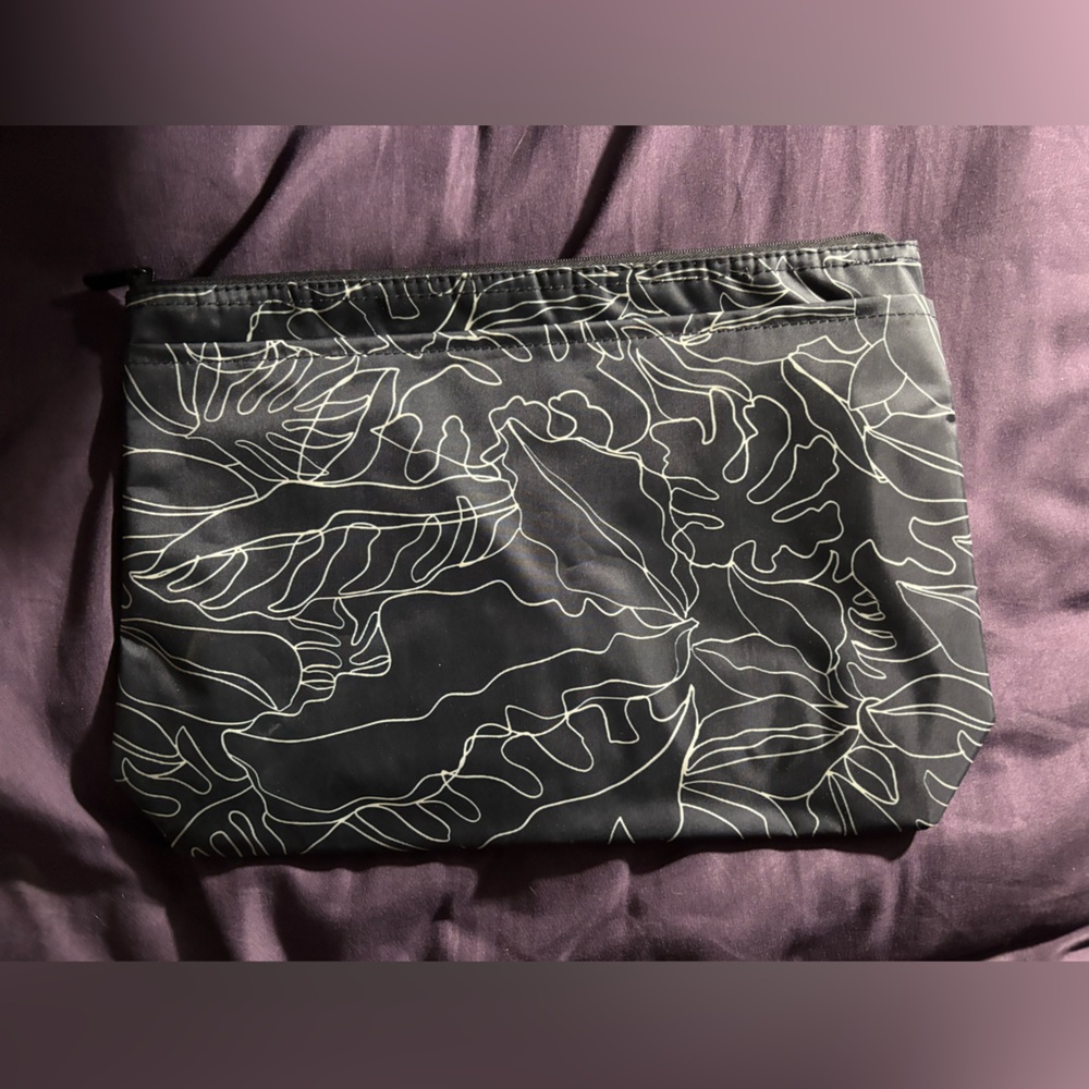 🔮 5/$25 NWOT Thirty One Insulated Zipper Pouch